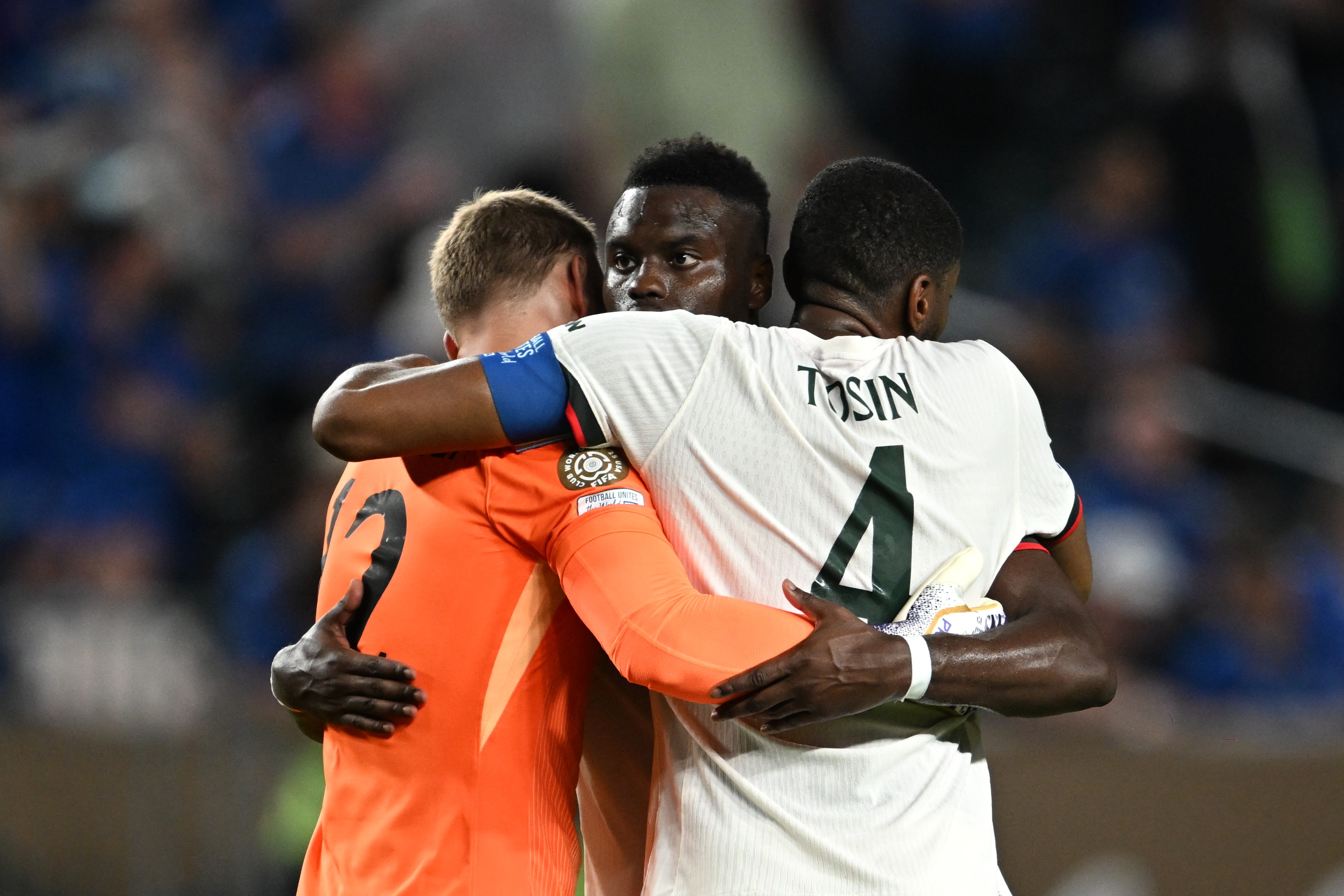 足球比赛:擦出火花,胜者笑到最后 足球比赛:擦出火花,胜者笑到最后