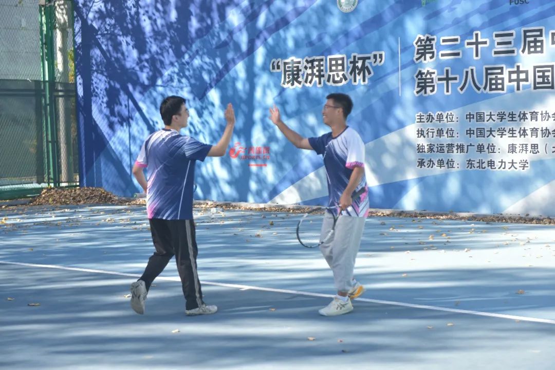 包含西班牙网球队力克世界网球队，德约科维奇制霸全场的词条