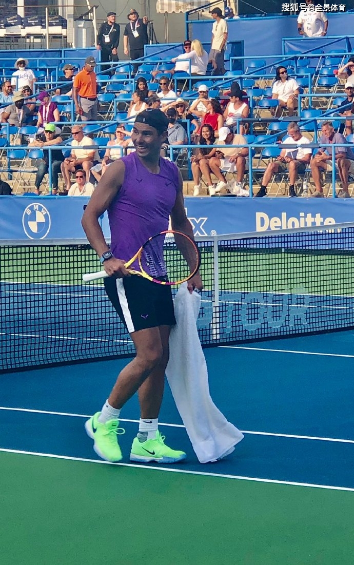 包含西班牙网球队力克世界网球队，德约科维奇制霸全场的词条